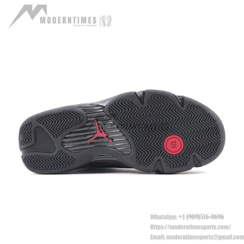 Air Jordan 14 Retro アイコニックなフェラーリインスパイアデザイン Air Jordan 14 Retro - ブラックとレッドのフェラーリインスパイアスニーカー