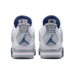 Air Jordan 4 Retro Midnight Navyスニーカー 白いレザーとネイビーアクセントのAir Jordan 4 Retro Midnight Navyスニーカー
