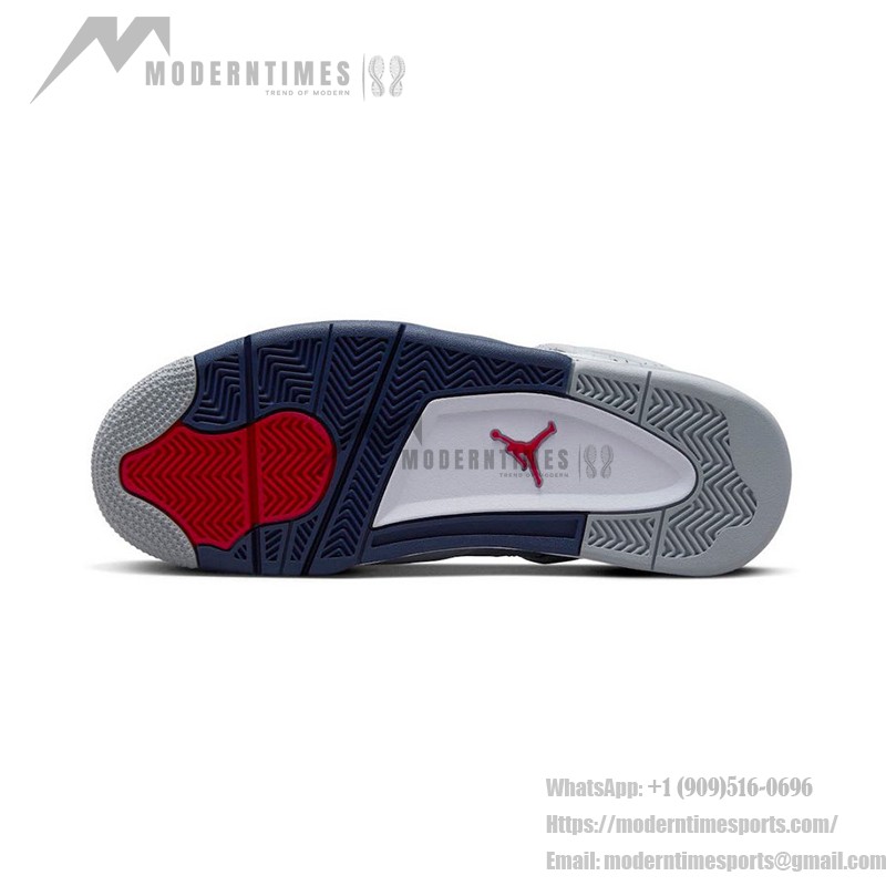 Air Jordan 4 Retro Midnight Navyスニーカー 白いレザーとネイビーアクセントのAir Jordan 4 Retro Midnight Navyスニーカー