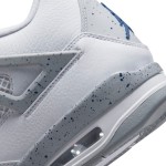 Air Jordan 4 Retro Midnight Navyスニーカー 白いレザーとネイビーアクセントのAir Jordan 4 Retro Midnight Navyスニーカー
