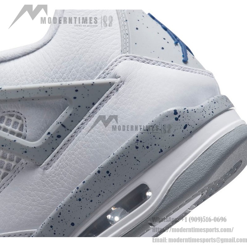 Air Jordan 4 Retro Midnight Navyスニーカー 白いレザーとネイビーアクセントのAir Jordan 4 Retro Midnight Navyスニーカー