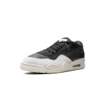 Air Jordan 4 RM "Black Sail" FQ7939-001 - ローカットストリートウェアスニーカー Air Jordan 4 RM "Black Sail" FQ7939-001 ブラックとホワイトのローカットスニーカー