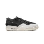 Air Jordan 4 RM "Black Sail" FQ7939-001 - ローカットストリートウェアスニーカー Air Jordan 4 RM "Black Sail" FQ7939-001 ブラックとホワイトのローカットスニーカー
