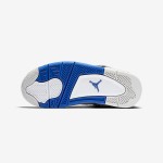 Air Jordan 4 Retro Motorsports 限定版 白、黒、ロイヤルブルーのアクセントがあるAir Jordan 4 Retro Motorsportsスニーカー