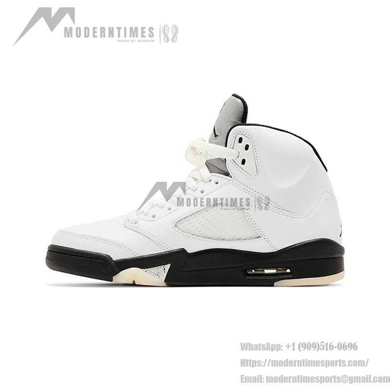 Air Jordan 5 Retro ホワイトレザーのスニーカー ブラックアクセントとクリアソール