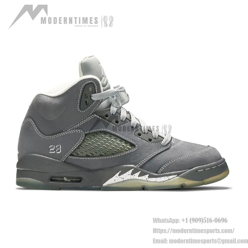 Air Jordan 5 Retro 136027-005 - グレースエードスニーカー Air Jordan 5 Retro 136027-005 グレースエードスニーカー リフレクティブタン 半透明ソール付き