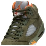 Air Jordan 5 Retro DD0587-308 オリーブグリーンのスエードスニーカー、オレンジのアクセントとリフレクティブタン
