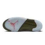 Air Jordan 5 Retro DD0587-308 オリーブグリーンのスエードスニーカー、オレンジのアクセントとリフレクティブタン