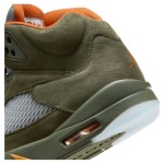 Air Jordan 5 Retro DD0587-308 オリーブグリーンのスエードスニーカー、オレンジのアクセントとリフレクティブタン