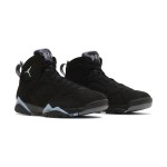 Air Jordan 7 Retro "Chambray" CU9307-004 - レトロなハイカットスニーカー Air Jordan 7 Retro "Chambray" CU9307-004 ブラックとブルーのハイカットスニーカー