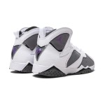 Air Jordan 7 Retro "Flint" DJ2778-100 - レトロハイカットスニーカー Air Jordan 7 Retro "Flint" DJ2778-100 ホワイト、グレー、パープルのハイカットバスケットボールシューズ