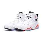 Air Jordan 7 Retro "White Infrared" - クラシックなハイカットシューズ Air Jordan 7 Retro "White Infrared" CU9307-160 ホワイトとレッドのハイカットバスケットシューズ