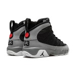 Air Jordan 9 GS 'Particle Grey' 302359-060 - スタイリッシュで快適なスニーカー Air Jordan 9 GS 'Particle Grey' - ブラックとグレーのクラシックスニーカー
