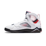 Air Jordan 7 Retro Trainer "White" - ハイカットバスケットボールシューズ Air Jordan 7 Retro Trainer "White" CZ0789-105 ホワイトハイカットシューズ レッドとブルーのアクセント