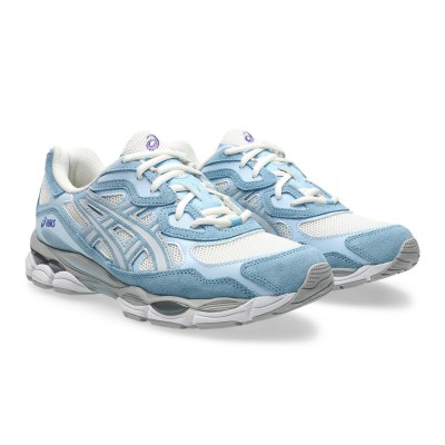 Asics Gel-NYC クリーム アークティックスカイ 1203A383-107 – メッシュ＆スエードのレトロランニングシューズ