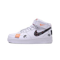 Nike Air Force 1 Mid BQ6474-100 - 大胆なグラフィックと足首ストラップが特徴のJust Do Itホワイトエディション