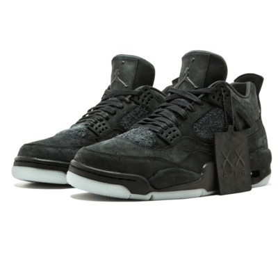KAWS x エアジョーダン 4 レトロ "ブラック" 930155-001 - 限定版コラボレーション