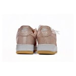 CLOT x ナイキ エア フォース 1 'ローズゴールドシルク' - 高級感あるローズゴールドスニーカー CLOT x ナイキ エア フォース 1 'ローズゴールドシルク' - 隠れたパターンとガムソールが特徴のローズゴールドスニーカー