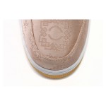 CLOT x ナイキ エア フォース 1 'ローズゴールドシルク' - 高級感あるローズゴールドスニーカー CLOT x ナイキ エア フォース 1 'ローズゴールドシルク' - 隠れたパターンとガムソールが特徴のローズゴールドスニーカー