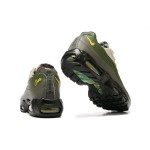 Corteiz x Nike Air Max 95「Sequoia」FB2709-300 コラボスニーカー Corteiz x Nike Air Max 95「Sequoia」グリーンと黄色のアクセント付きスニーカー