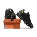 Corteiz x Nike Air Max 95 'Tour Yellow' コラボスニーカー ブラック&イエローのCorteiz x Nike Air Max 95 'Tour Yellow' コラボスニーカー
