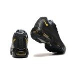 Corteiz x Nike Air Max 95 'Tour Yellow' コラボスニーカー ブラック&イエローのCorteiz x Nike Air Max 95 'Tour Yellow' コラボスニーカー