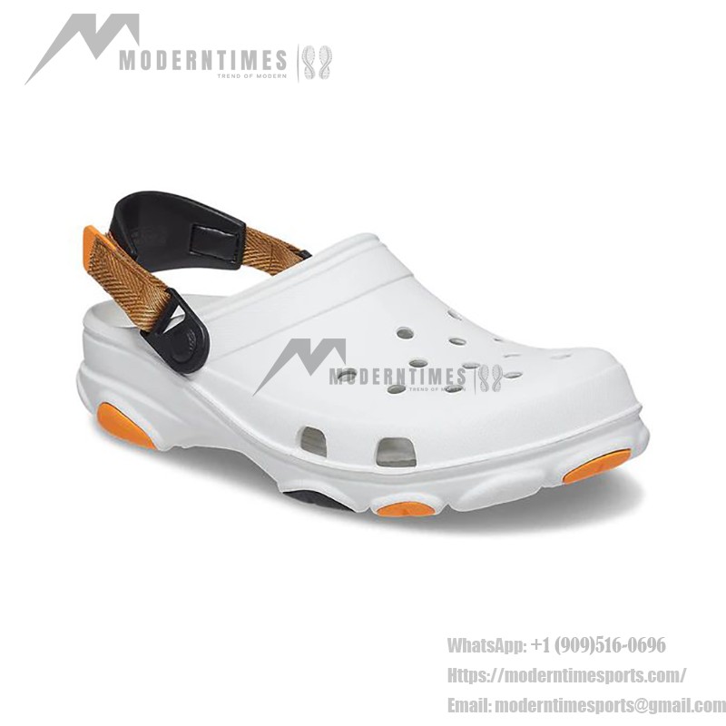 Crocs Classic Clog Unisex White Sandals - Comfortable, Breathable, Non-Slip Crocs Classic Clog Unisex White Sandals 206340-94S