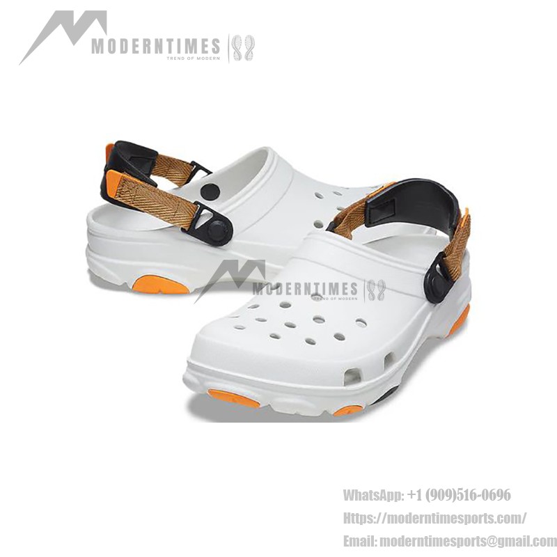 Crocs Classic Clog Unisex White Sandals - Comfortable, Breathable, Non-Slip Crocs Classic Clog Unisex White Sandals 206340-94S