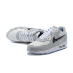 Nike Air Max 90 - ライトグレー&チェック柄スウッシュ Nike Air Max 90 CN8607-002 チェック柄スウッシュのライトグレースニーカー