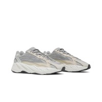 アディダス Yeezy Boost 700 V2 Cream GY7924 - 柔らかなクリームカラーと快適なクッション性のスニーカー