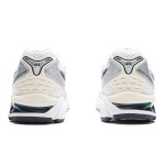 ASICS ゲルカヤノ 14 ホワイト シルバー – メンズ レトロランニングスニーカー ASICS ゲルカヤノ 14 ホワイト シルバー スニーカー(ゲルクッション搭載)