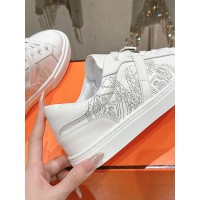 Hermès Herren-Sneaker H232176Z 90350 | Weiße Luxus-Fashion-Schuhe mit ikonischem perforiertem Design