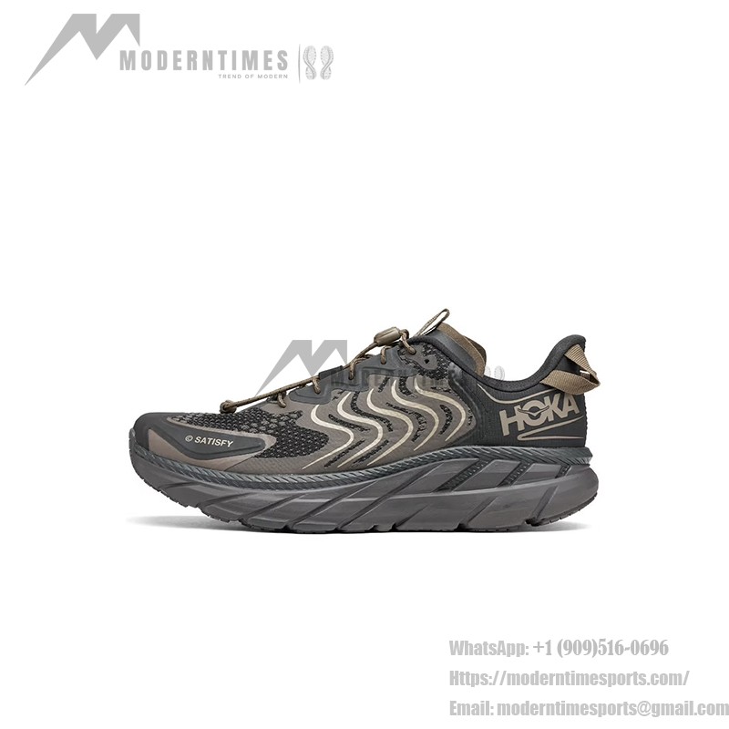 HOKA Clifton LS x Satisfy ランニングシューズ 1143450-FIBC|Forged Iron 限定版 HOKA Clifton LS x Satisfy ランニングシューズ、Forged Ironカラー、クッション性とウェーブパターンのデザインが特徴の限定版。