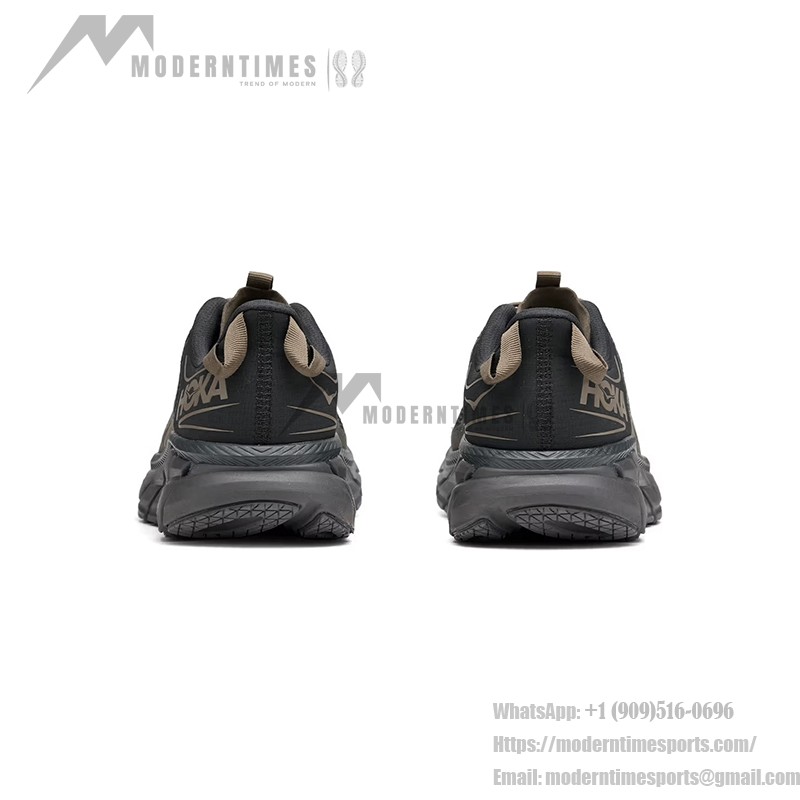 HOKA Clifton LS x Satisfy ランニングシューズ 1143450-FIBC|Forged Iron 限定版 HOKA Clifton LS x Satisfy ランニングシューズ、Forged Ironカラー、クッション性とウェーブパターンのデザインが特徴の限定版。