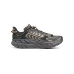 HOKA Clifton LS x Satisfy ランニングシューズ 1143450-FIBC|Forged Iron 限定版 HOKA Clifton LS x Satisfy ランニングシューズ、Forged Ironカラー、クッション性とウェーブパターンのデザインが特徴の限定版。