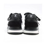 Louis Vuitton ランアウェイ スニーカー ブラック 1A8MCK Louis Vuitton ランアウェイ スニーカー ブラック 1A8MCK - 高級スエードレザーランニングシューズ