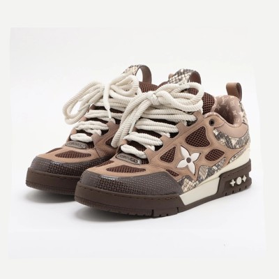 Louis Vuitton スケートスニーカー ブラウン スネークスキン 1ABMG5 - 高級感あふれるスネークスキンレザーと通気性の良いメッシュパネルを採用した限定版スニーカー。ストリートファッションにエレガントなアクセントをプラス。