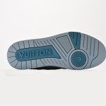 Louis Vuitton トレイルスニーカー ロー ブルーグレー 1ACRY7 Louis Vuitton トレイルスニーカー ロー ブルーグレー 1ACRY7 - 高級モノグラムエンボススニーカー