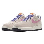 Nike Air Force 1 Low 'ACG Vibes' - カラーブロックアウトドアスニーカー Nike Air Force 1 Low 'ACG Vibes' CU3007-061 - ピンクスウッシュとパープルシューレース付きのベージュスエードスニーカー