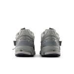 New Balance 1906A レトロランニングシューズ(グレー & シルバー) New Balance 1906A "Grey Silver Metallic" レトロランニングシューズ