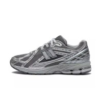 New Balance 1906R "Harbor Grey" レトロランニングシューズ M1906REH | 近未来デザインのグレーシルバースニーカー | ユニセックス