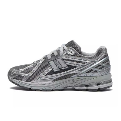 New Balance 1906R "Harbor Grey" レトロランニングシューズ M1906REH | 近未来デザインのグレーシルバースニーカー | ユニセックス