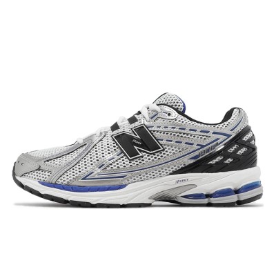 New Balance 1906R Metallic Silver Blue M1906RCD – 洗練されたシルバーとブルーのアクセントが光るレトロランニングスニーカー