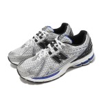 メタリックシルバーブルーの New Balance 1906R レトロスニーカー New Balance 1906R メタリックシルバーブルー レトロランニングシューズ