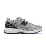 メタリックシルバーブルーの New Balance 1906R レトロスニーカー New Balance 1906R メタリックシルバーブルー レトロランニングシューズ