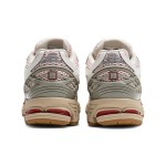 New Balance 1906R レトロランニングシューズ(ホワイト & レッド) New Balance 1906R "Sea Salt True Red" レトロランニングシューズ