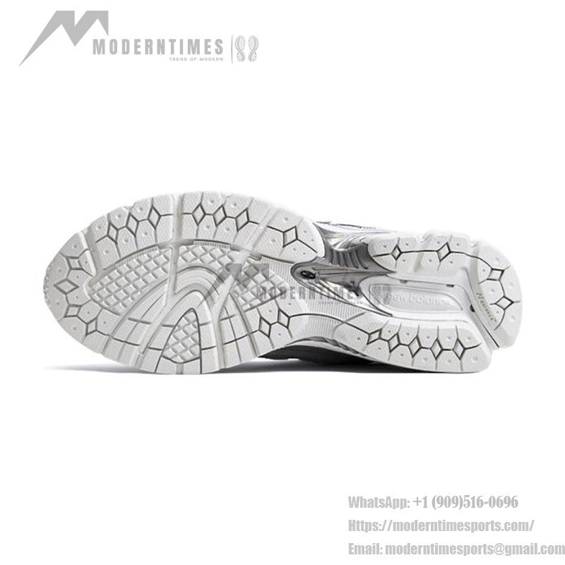 New Balance 1906R シルバー レトロスニーカー - 軽量 & スタイリッシュ New Balance 1906R シルバー レトロ ランニングシューズ - M1906RCB