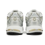 New Balance 1906R ホワイトシルバーゴールド スニーカー – 軽量 & おしゃれ New Balance 1906R ホワイトシルバーゴールド レトロ ランニングシューズ - M1906RI