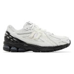 New Balance 1906R x COMME des GARÇONS Homme ホワイトブラック スニーカー – 限定版 & スタイリッシュ New Balance 1906R x COMME des GARÇONS Homme ホワイトブラック コラボレーション - M1906RCO