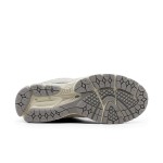New Balance 2002R ベージュグレー スニーカー M2002REK New Balance 2002R ベージュグレー スニーカー M2002REK 側面ビュー